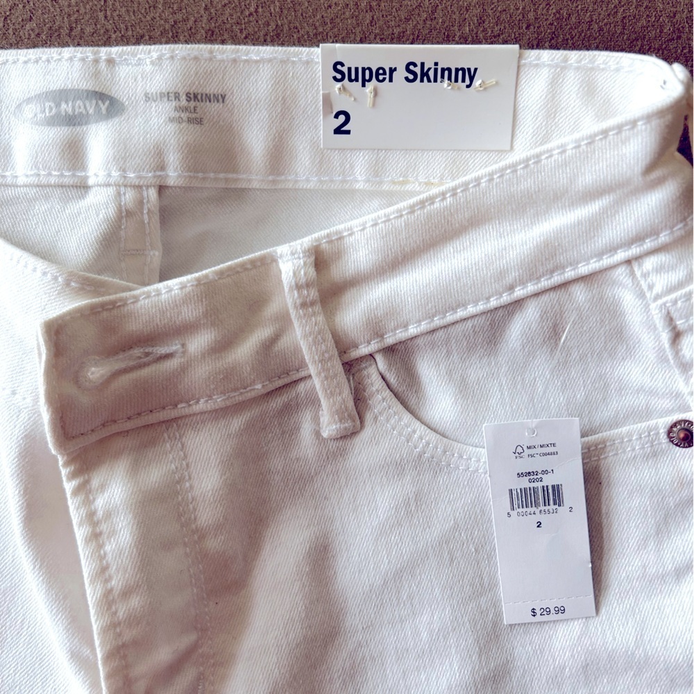 NWT Old Navy Women's White Super Skinny Jeans, ankle, mid-rise Super Skinny Sz 2